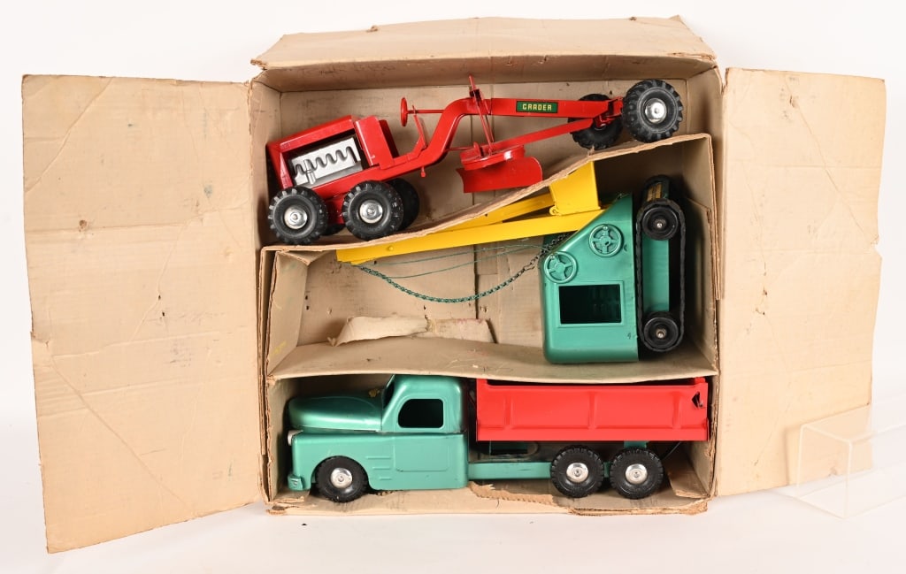 STRUCTO #326 HIGHWAY BUILDERS SET w/ BOX: Structo #326 Highway Builder Set. Includes Dump Truck, Steam Shovel, and Grader, All original and looks basically never played with condition . Comes with Structo Comic Book. Boxed with Inserts. 20" E