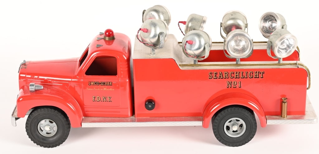 FRED THOMPSON SMITH MILLER SEARCHLIGHT No.1 TRUCK: Fred Thompson Smith Miller Searchlight No.1 Truck. All original never played with condition. 19" Excellent