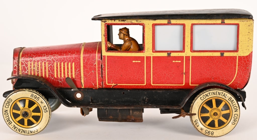 DISTLER LIMOUSINE w/ LIGHTS & SHADOW FIGURES (1 of 7)