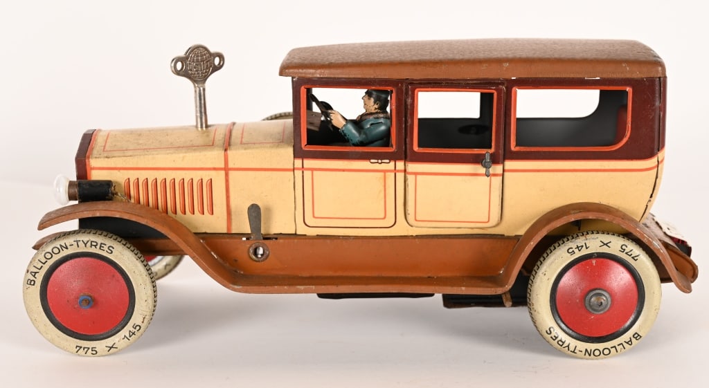 DITSLER TIN WINDUP LIMOUSINE w/ ELECTRIC LIGHTS (1 of 8)