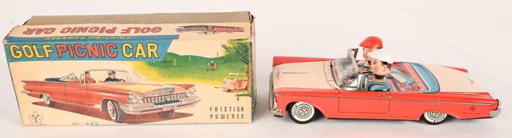JAPAN TIN FRICTION GOLF PICNIC CAR w/ BOX (1 of 8)