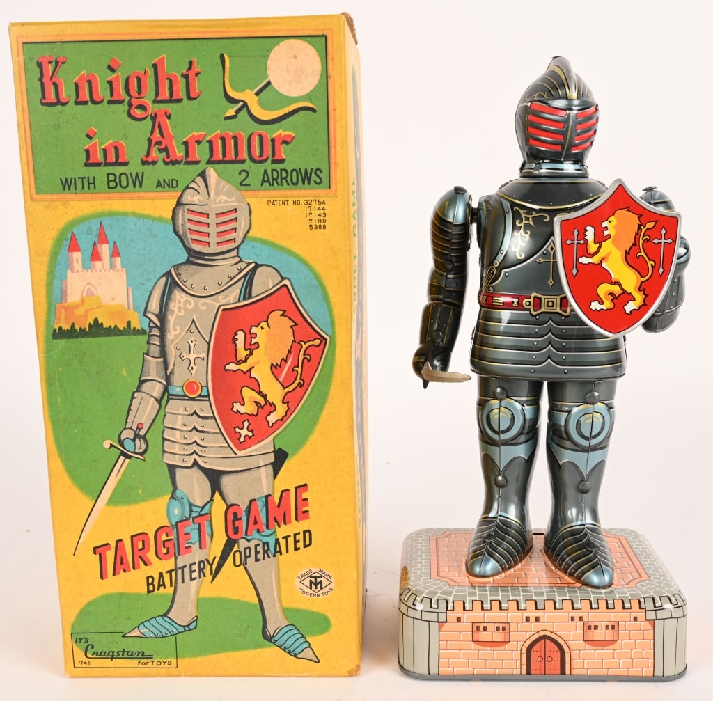 JAPAN BATTERY OP KNIGHT IN ARMOR w/ BOX (1 of 13)