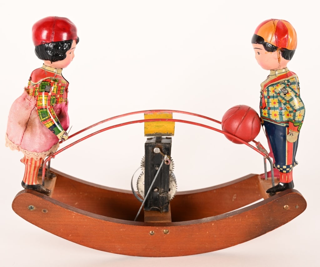 PRE-WAR JAPAN CELLULOID & TIN WINDUP BALL TOSS (1 of 5)