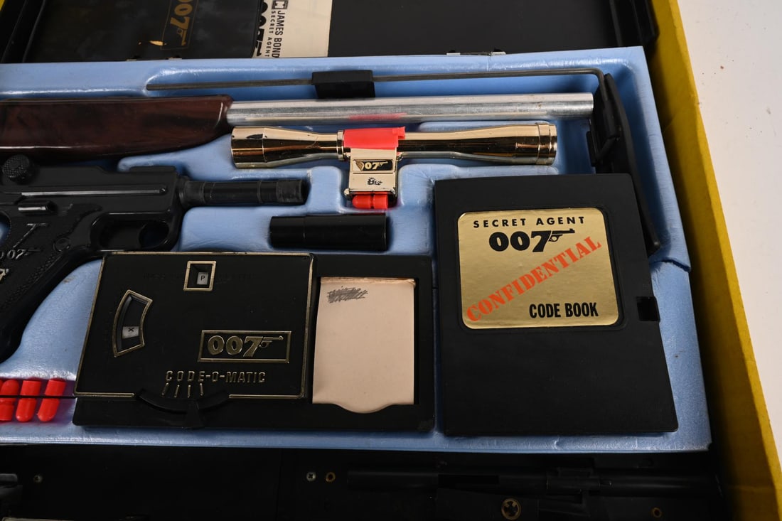 MULTIPLE JAMES BOND SHOOTING ATTACHE CASE w/BOX - 6