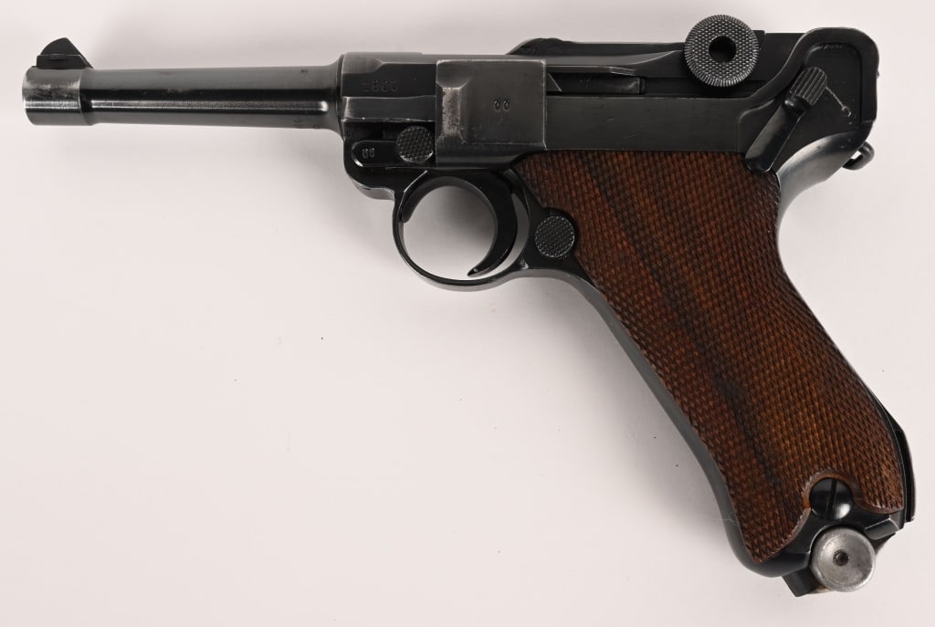 WW2 ERA P08 LUGER 1940 / 42 STAMPED ALL MATCHING (1 of 19)