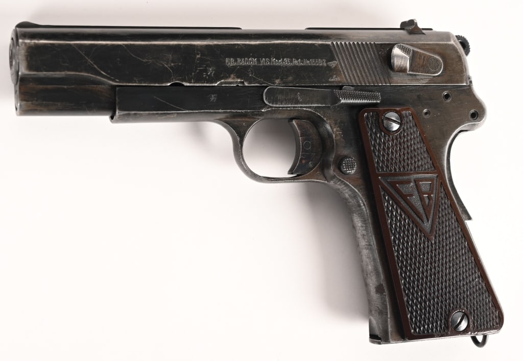 WW2 POLISH VIS MODEL 35 RADOM PISTOL 9MM: SERIAL NUMBER: G7280 BARREL: 4 5/8" CALIBER: 9X19 PARA MANUFACTURED: WW2. Produced in the second alphabet series with brown bakelite grips and blue finished steel. Inspected Eagle 77, Produced with