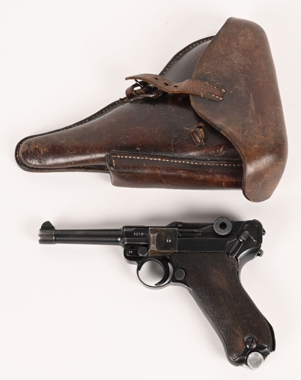 WW2 GERMAN 1937 S/42 CODE P.08 LUGER WITH HOLSTER (1 of 17)