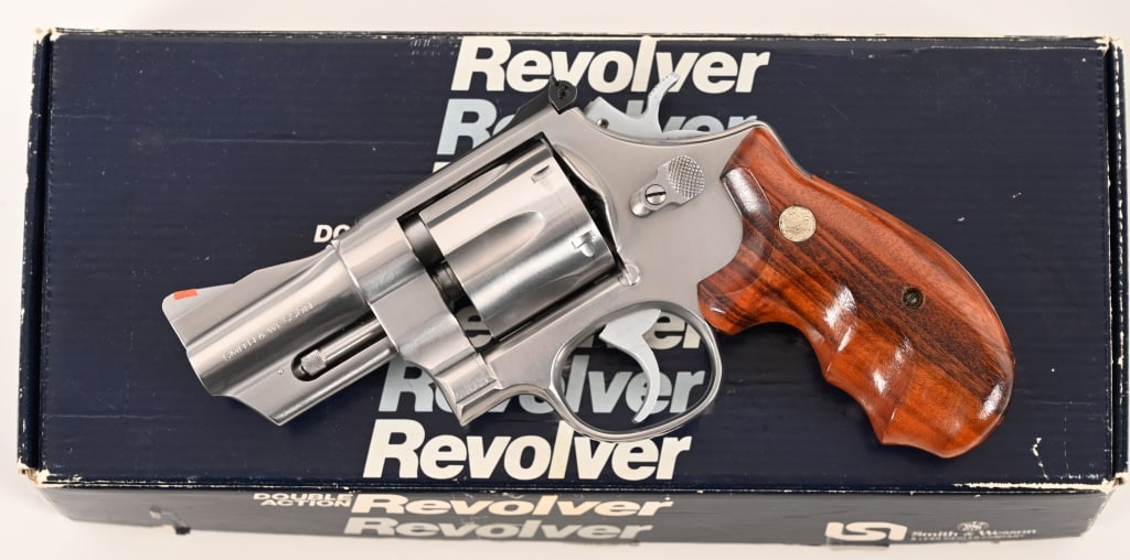 SMITH & WESSON MODEL 624 LEW HORTON 3" 44 SPL ANIB: SERIAL NUMBER: ALW6098 BARREL: 3" CALIBER: .44 Special MANUFACTURED: 1983. This rare Lew Horton Special ordered Model 624-3 is one of a small handful built and is equipped with the sought after 3"