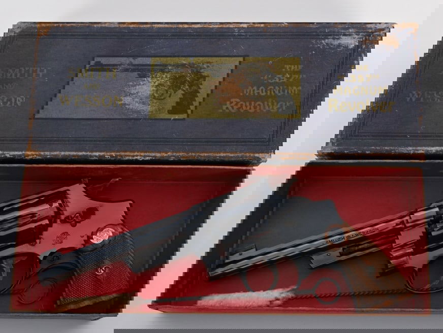 SMITH & WESSON 357 REGISTERED MAGNUM RI POLICE (1 of 13)