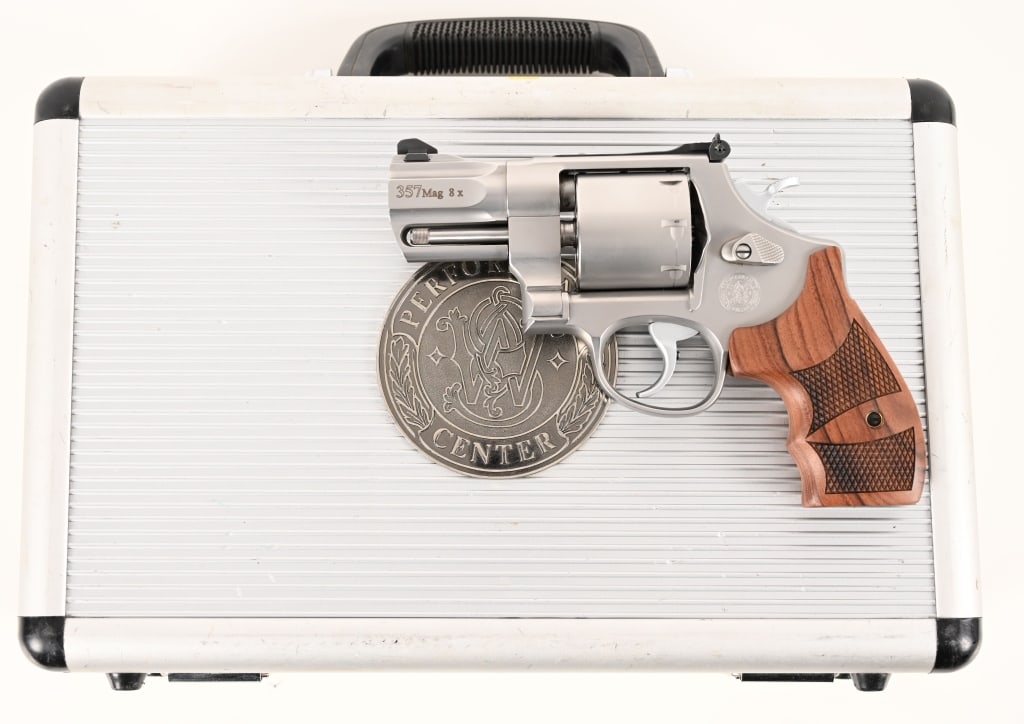 SMITH & WESSON 627-3 LEW HORTON PERFORMANCE CENTER (1 of 8)