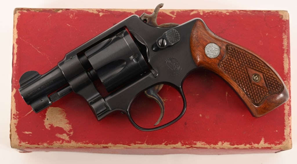 SMITH & WESSON PRE MODEL 32 TERRIER RED BOX (1 of 11)