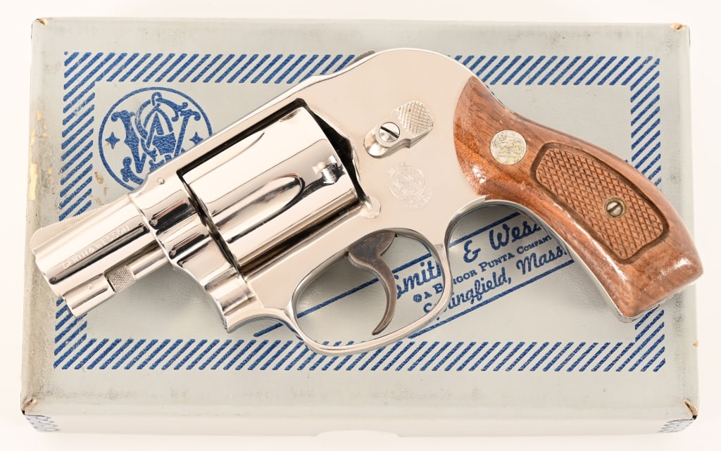 SMITH & WESSON MODEL 49 BODYGUARD NICKEL (1 of 10)