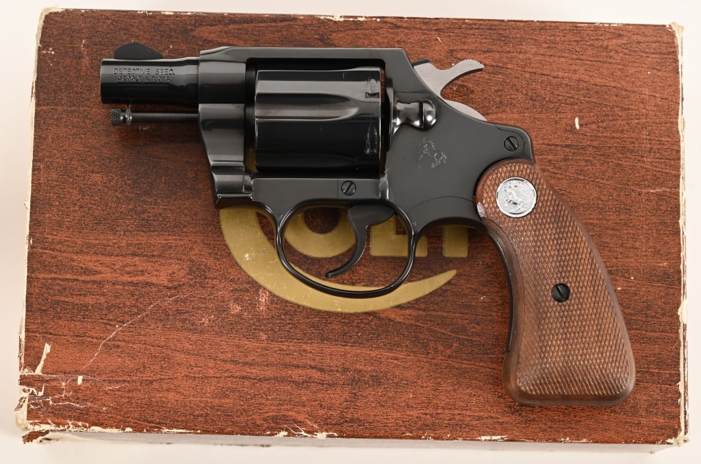 COLT 32 DETECTIVE SPECIAL 1975 ANIB: SERIAL NUMBER: M17245. BARREL: 2”. CALIBER: 32 Long. MANUFACTURED: 1975. This mint condition .32 Colt Detective Special comes in the original one piece wood grain box and is complete with all th