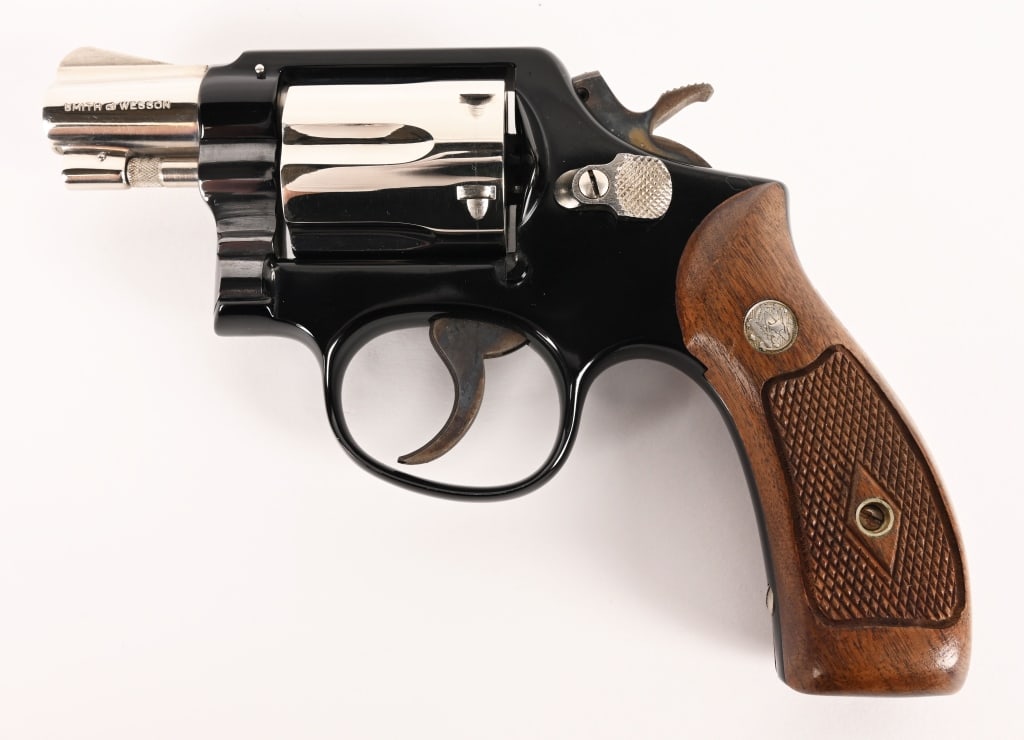 INTERESTING MODEL 12-2 TWO TONE PINTO: SERIAL NUMBER: C667669 BARREL: 2” CALIBER: .38 Special MANUFACTURED: 1964 This interesting Model 12-2 .38 M&P Air Weight is equipped with a 2” barrel, checkered walnut diamond magna