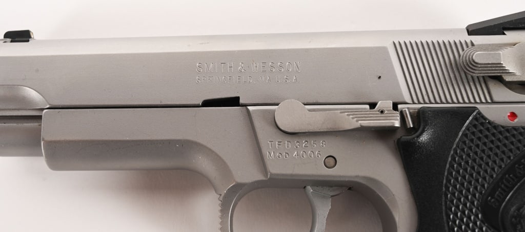 SMITH & WESSON MODEL 4006 - 4