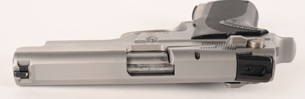 SMITH & WESSON MODEL 4006 - 6