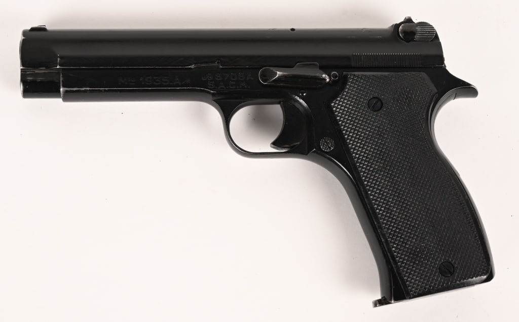 WW2 ERA FRENCH MODEL 1935A SEMI AUTO PISTOL (1 of 7)