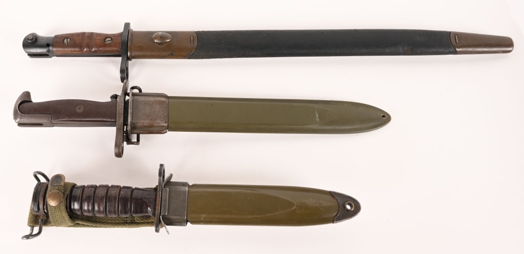 LOT OF 3 WW1 AND WW2 BAYONETS (1 of 10)