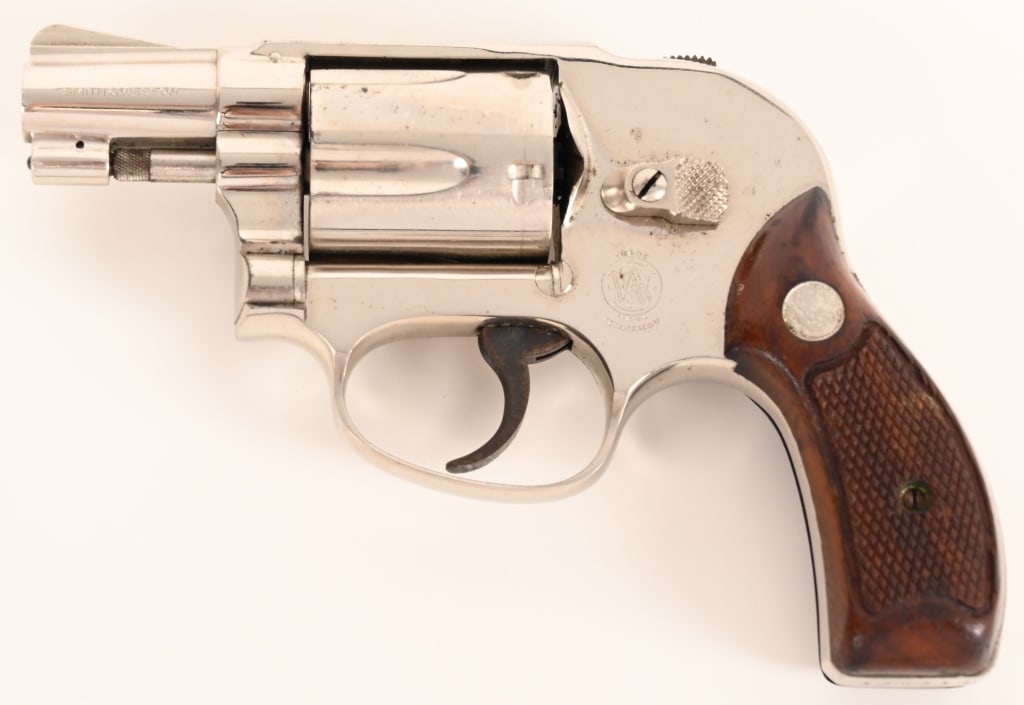 SMITH & WESSON MODEL 49 .38 SPL BODYGUARD: SERIAL NUMBER: 495414. BARREL: 2". CALIBER: .38 Special. MANUFACTURED: 1969. Built in the late 1960's this Model 49 no dash is equipped with a 2" barrel, original nickel finish and checkered walnut