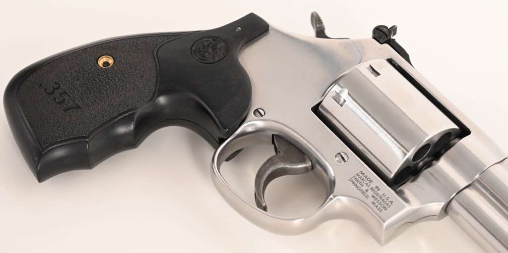 SMITH & WESSON MODEL 686-5 - 3