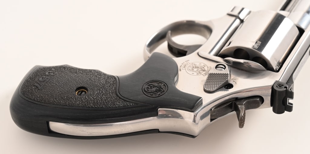 SMITH & WESSON MODEL 686-5 - 7