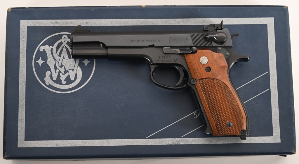 SMITH & WESSON MODEL 52-1 .38 SPECIAL ANIB: SERIAL NUMBER: 59158. BARREL: 5". CALIBER: .38 Special. MANUFACTURED: 1963. Built specially to feed exclusively .38 Wadcutters this single action only Model 52-1 is complete in the original numbers