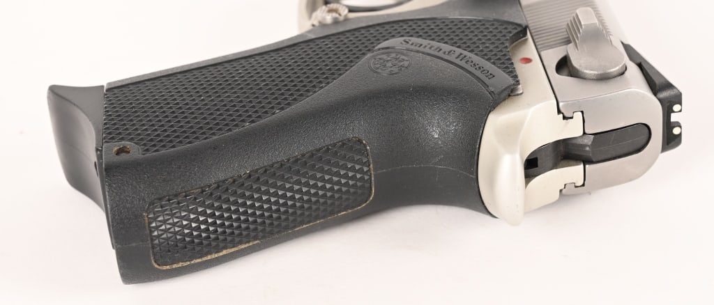 SMITH & WESSON MODEL 6906 - 4