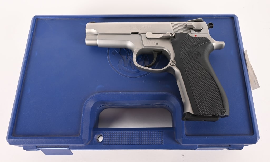 SMITH & WESSON MODEL 5906 9MM ANIB (1 of 8)