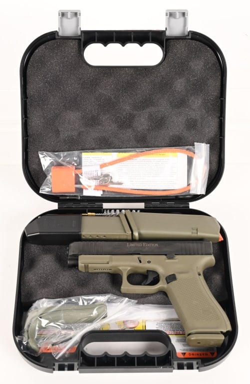 TRUMP TRIBUTE GLOCK 47 9MM SEMI AUTO PISTOL (1 of 7)