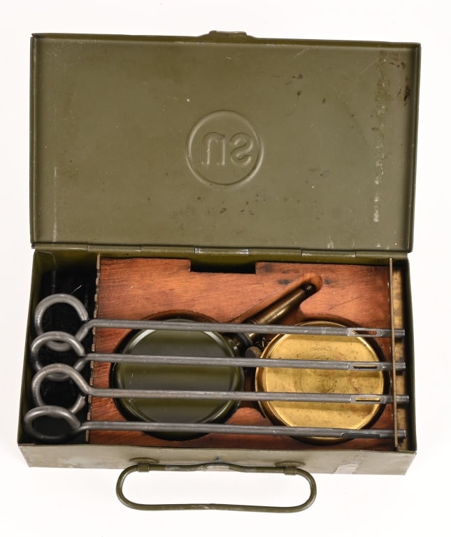 WW2 ERA SQUAD PISTOL 1911 - 1911A1 CLEANING KIT (1 of 3)