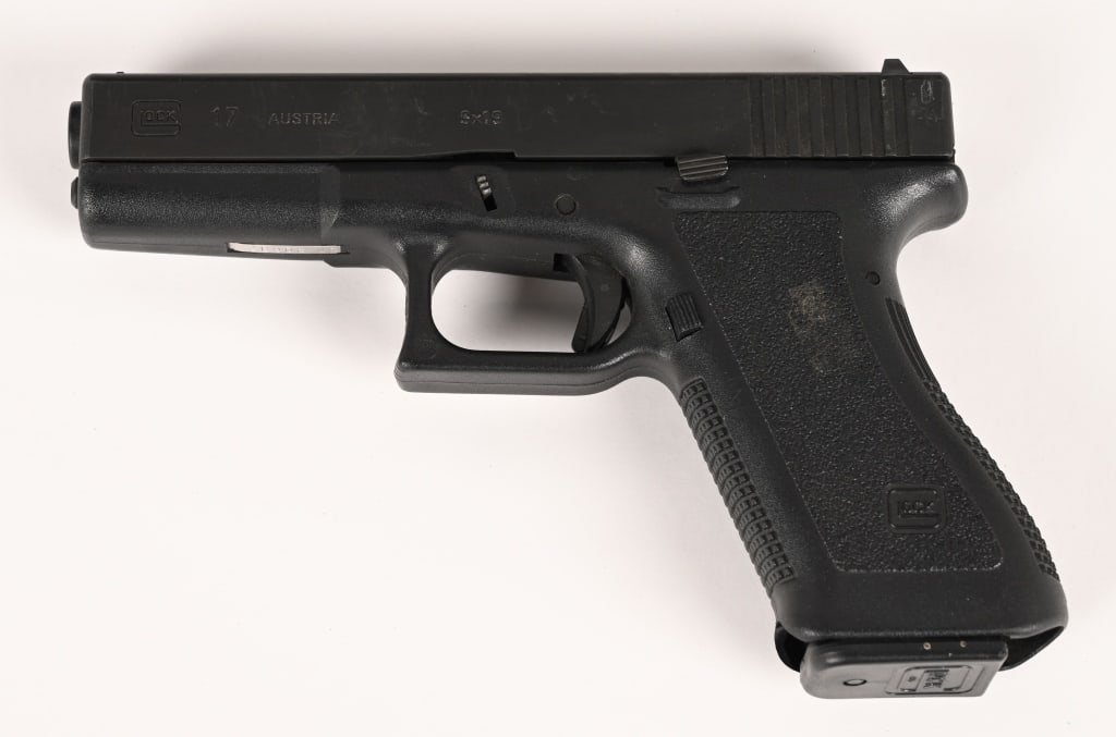 GLOCK MODEL 17 GEN 1 SEMI AUTO PISTOL (1 of 4)