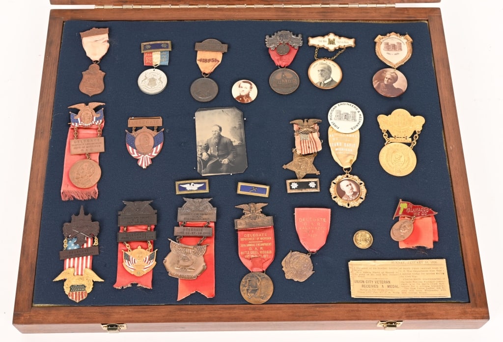 CIVIL WAR GAR MEMBER DELEGATE BADGE LOT MICHIGAN: The Grand Army of the Republic (GAR) was a fraternal organization composed of veterans of the Union Army (United States Army), Union Navy (U.S. Navy), and the Marines who served in the American Civil