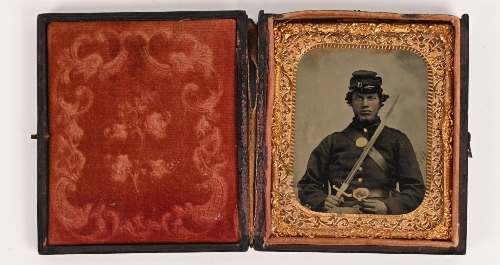 CIVIL WAR 1/6 TINTYPE ARMED NEW YORK SOLDIER (1 of 3)