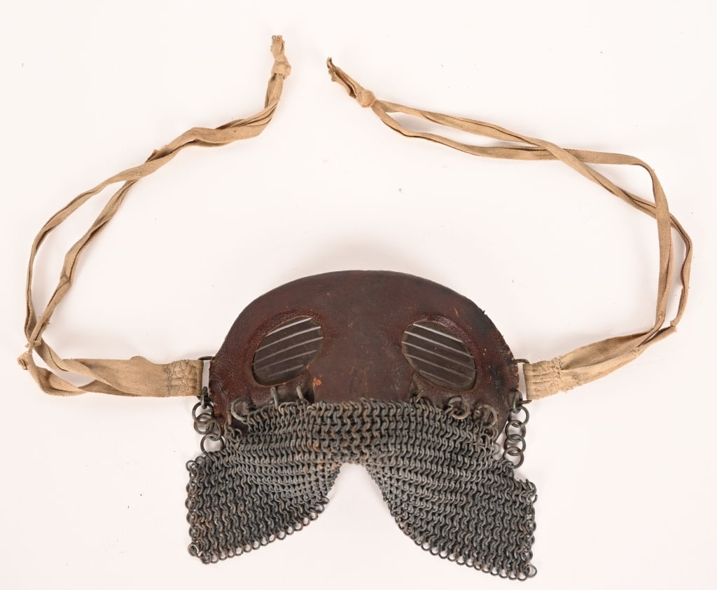 RARE WW1 BRITISH TANK CREW SPLATTER MASK WWI: WW1 British Splattering Mask in excellent condition with original chamois lining and headstraps. The overall condition is near MINT! The splattering mask was a medieval-style chain mask worn by Britis