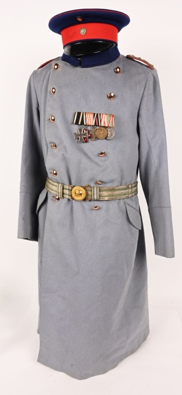 WWI IMPERIAL GERMAN SAXONY UNIFORM VISOR HAT MEDAL: Imperial German Saxony Officers Uniform with Visor Hat, Sash and Bullion Officers Belt. Absolutely beautiful set to include his Double breasted Frock Coat with a 12 gold button front with a light gray