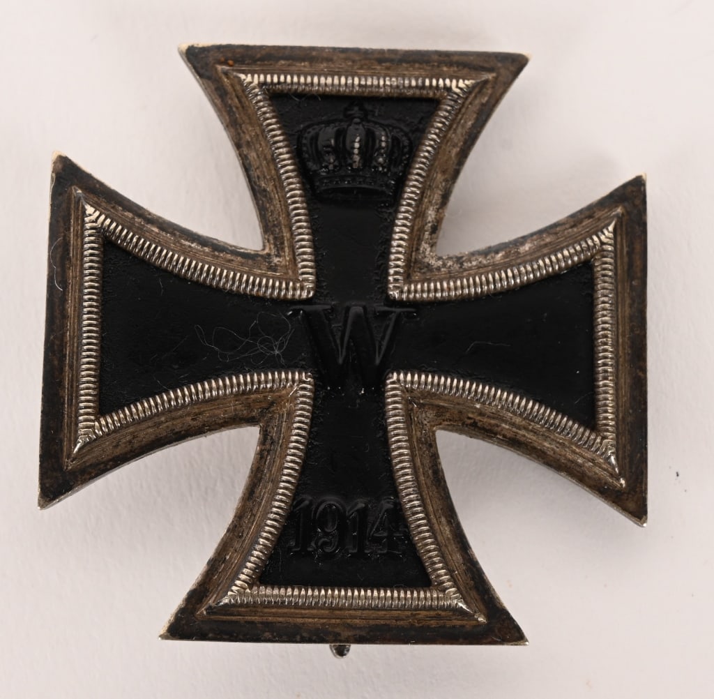 WW1 IMPERIAL GERMAN 1ST CLASS IRON CROSS WWI: 1914 pattern, die struck, three piece, iron and alloy construction Pattée style cross with a single piece iron core and a two piece silver alloy frame. The obverse of the cross features an emboss