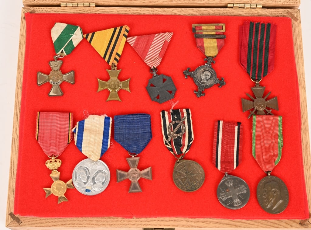 WW1 & POST IMPERIAL GERMAN MEDAL LOT SPANISH WWI: Medal lot to include 1) IMPERIAL GERMAN SAXONY 25TH REGIMENT. BADGE 2) AUSTRIAN 1912 1913 MEDAL COMMEMORATION CROSS 3) GERMAN WWI KARL-TRUPPENKREUZ MEDAL 4) SPANISH CROSS FOR CUBAN VOLUNTEERS MEDAL 5)