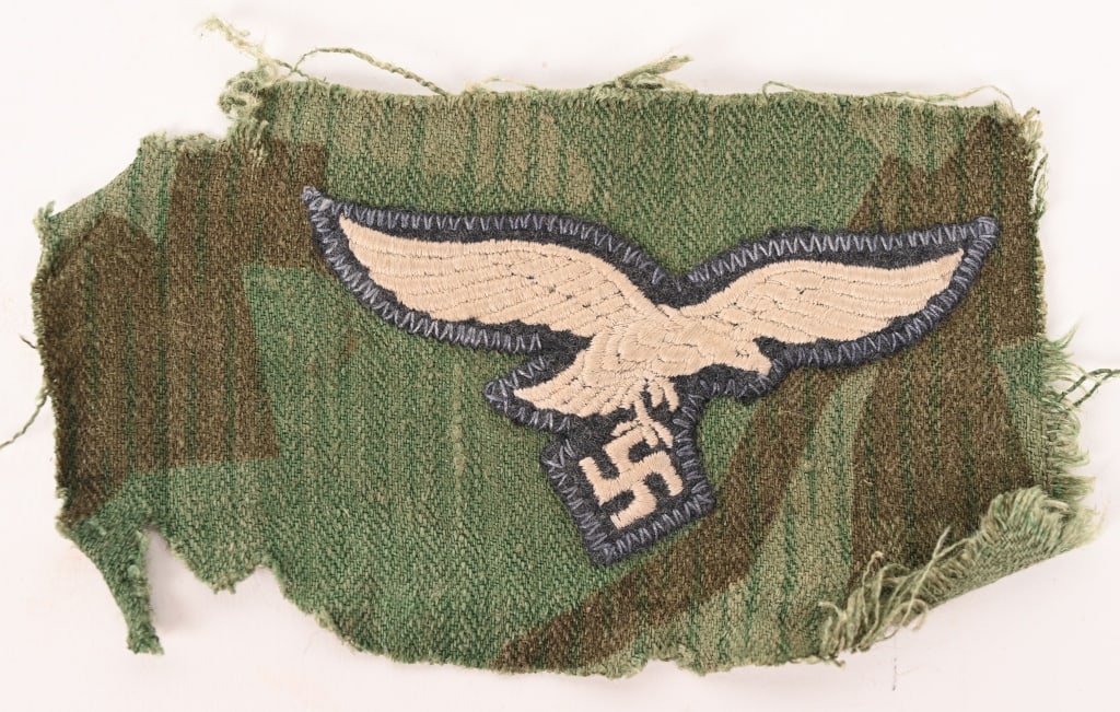 WWII NAZI GERMAN LUFTWAFFE PARATROOPER EAGLE WW2: WWII Nazi German EM/NCO'S Uniform Breast Eagle Hoheitsabzeichen für Tarnungs Anzug. Machine embroidered, second pattern, (Circa 1936/1937-1945), Luftwaffe eagle, clutching a canted swastika in on
