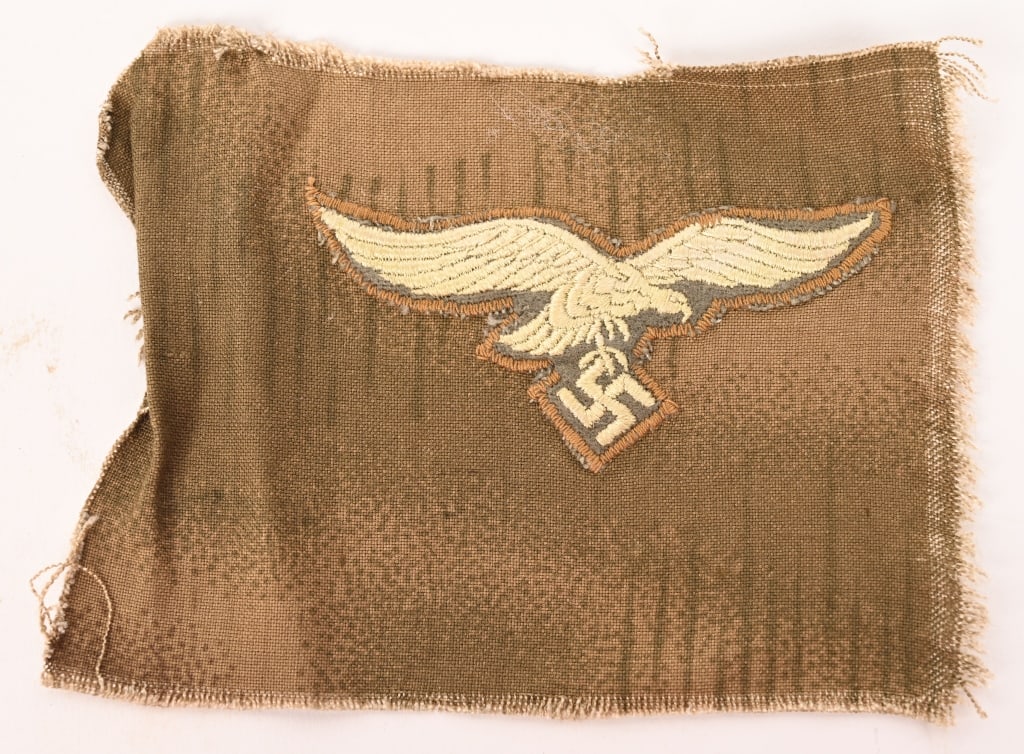 WWII NAZI GERMAN LUFTWAFFE PARATROOPER EAGLE WW2: WWII Nazi German EM/NCO'S Camouflage Uniform Breast Eagle Hoheitsabzeichen für Tarnungs Anzug. Machine embroidered, second pattern, (Circa 1936/1937-1945), Luftwaffe eagle, clutching a canted swa