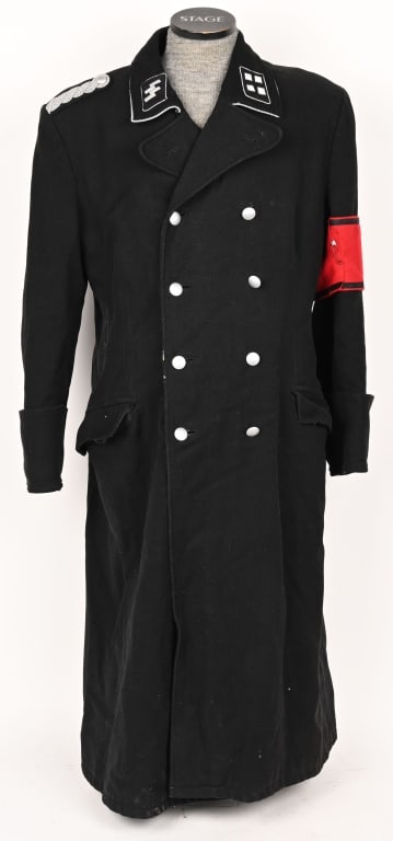 WWII NAZI GERMAN ALLGEMEINE SS OFFICERS OVERCOAT: Original WWII M32 Allgemeine SS Greatcoat. To the collar are SS BULLION COLLAR TAB AND A STURMBANNFÜHRER'S RANK COLLAR TAB. The tabs are machine sewn to the collar. The SS armband is tacked in pl