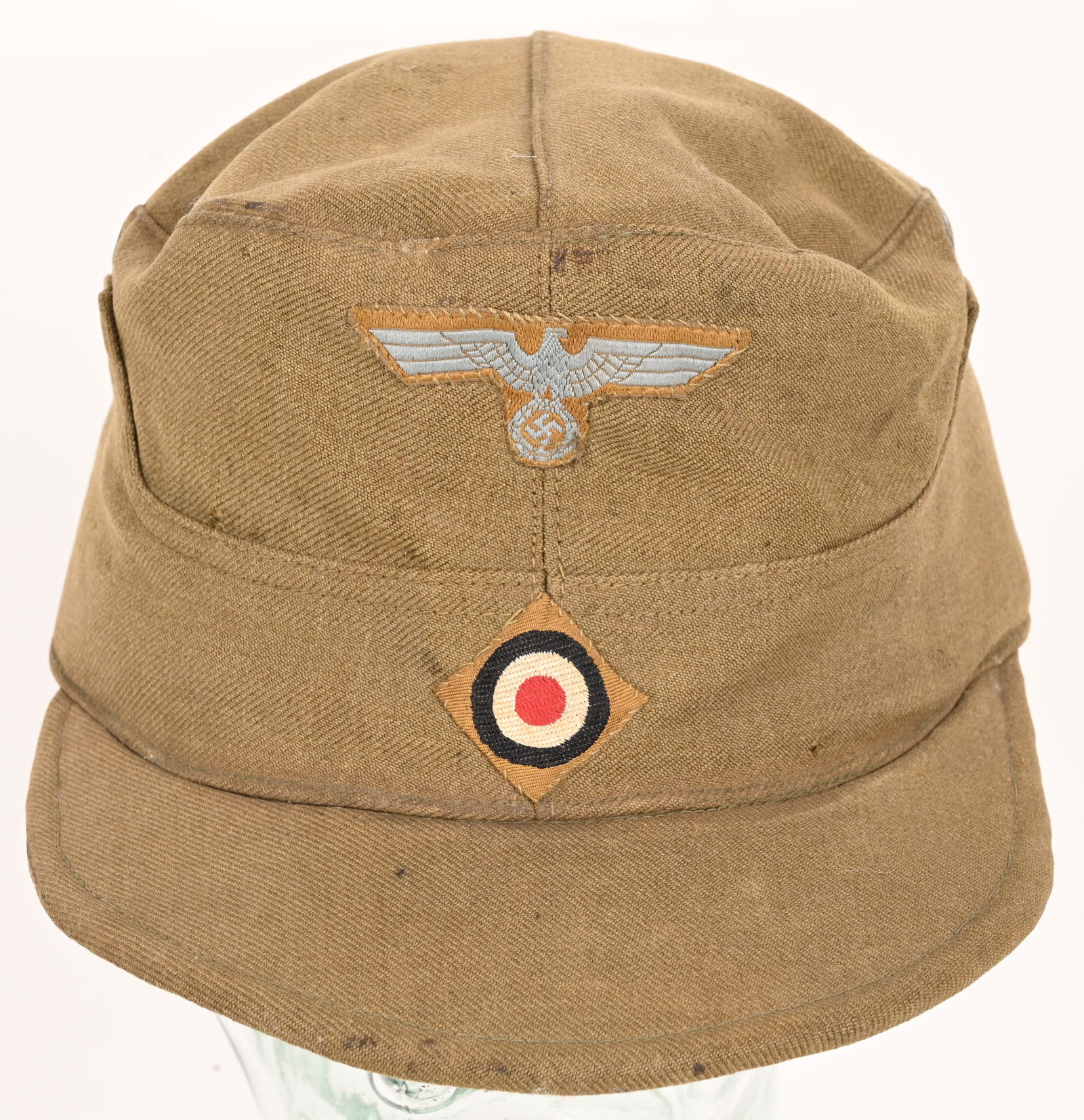 WWII NAZI GERMAN HEER M41 TROPICAL FIELD CAP WW2: Ribbed olive/khaki cotton twill construction cap features, dual-ply, stitched down side and back panels with a gently scalloped downward slope to the front center. The cap has ventilation grommets to