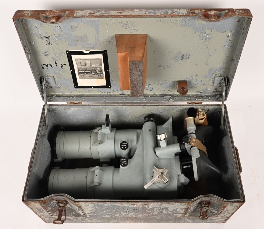 WWII NAZI DOPPELFERNROHR 10x80-20° KM BINOCULARS (1 of 12)