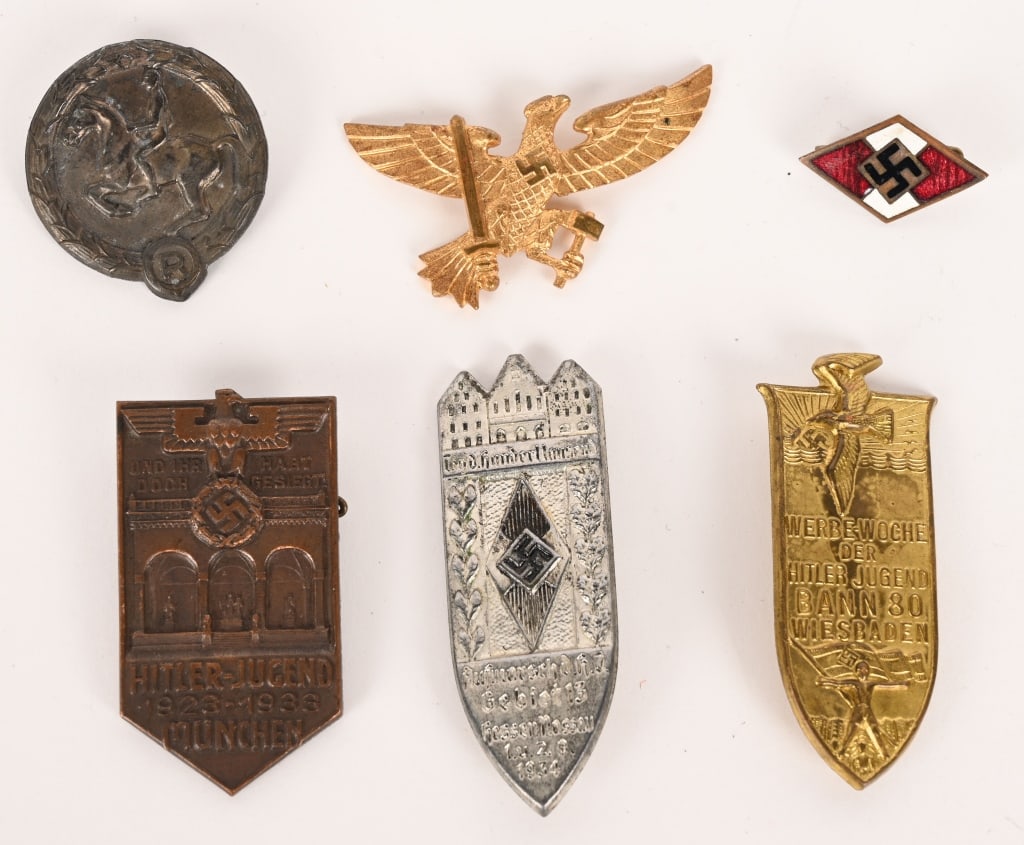 WWII NAZI GERMAN HITLER YOUTH HJ BADGE LOT WW2: WWII Nazi German Lot to include 1) HJ MÜNCHEN 10 YEAR ANNIVERSARY COMMEMORATIVE BADGE. A 28mm x 50mm stamped alloy badge in bronze wash whose text reads "Und Ihr Habt Doch Gesiegt" along with "Hi