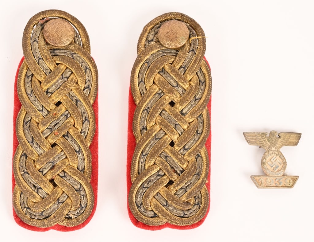 WWII NAZI GERMAN GENERALMAJOR'S SHOULDER BOARDS: Post-July 1938 pattern, slip on shoulder boards consists of three, interwoven strands of Russian braiding with a central silver/aluminum braid flanked by dual golden yellow celleon braids all mounted