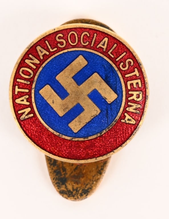 WWII SWEDISH NATIONAL SOCIALIST PARTY SNSP PARTY: This is a very nice original Swedish National Socialist Party (Svenska nationalsocialistiska partiet, or SNSP) Enameled Badge Buttonhole Pin. This group was the Swedish branch of the German National S