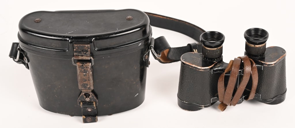 WWII CASED 6 X 30 POWER ISSUE FIELD BINOCULARS WW2: Tooled zinc and aluminum alloy construction, 6 x 30, power, binoculars with molded bakelite fittings. The lens bodies and end pieces retain most of their original paint. The binoculars have molded bak