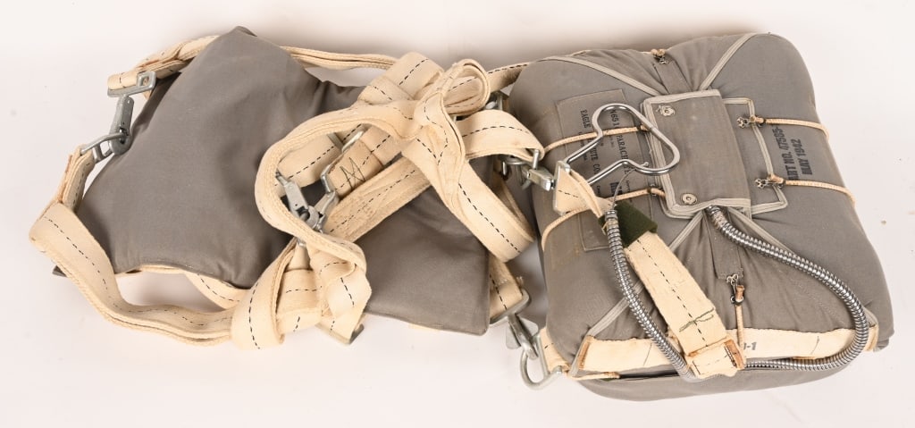WWII USN USMC AN-6510 PARACHUTE PACK & HARNESS WW2: WWII U.S. Navy/ U.S. Marine Corps AN-6510 Parachute Pack and Harness Dated may of 1942. Rig is in excellent condition. Also known as the S-1, this type was standardized on May 11, 1928. It uses a