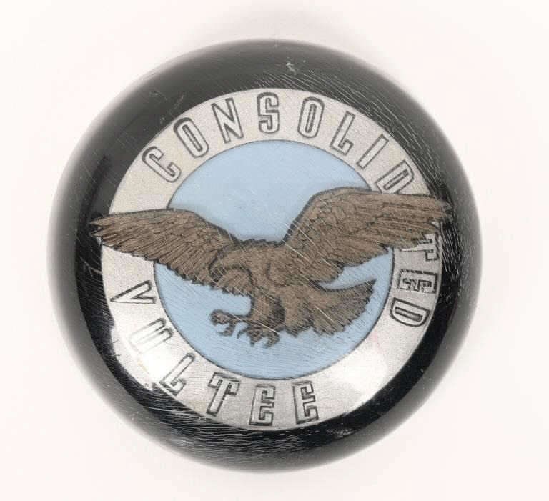 WWII US ARMY AIR CORPS CENTER YOKE EMBLEM B-24 WW2: Consolidated Vultee Control Wheel (Yoke) Cap in New Old Stock (NOS) condition. Minor defects on the reverse surface. Approximately 2-3/4" in diameter, this cap is made from plastic and features the Co