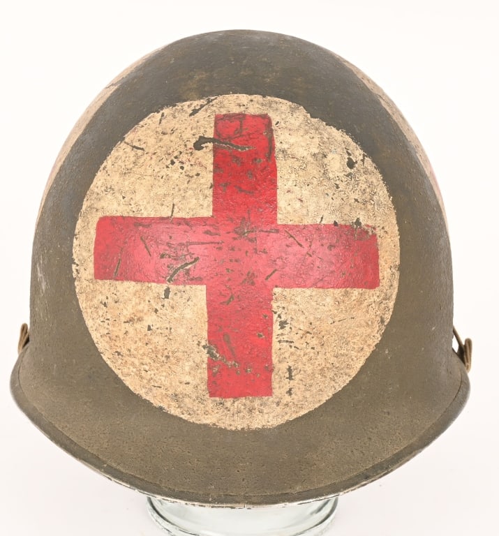 WWII US ARMY PAINTED COMBAT MEDIC HELMET WW2 (1 of 5)