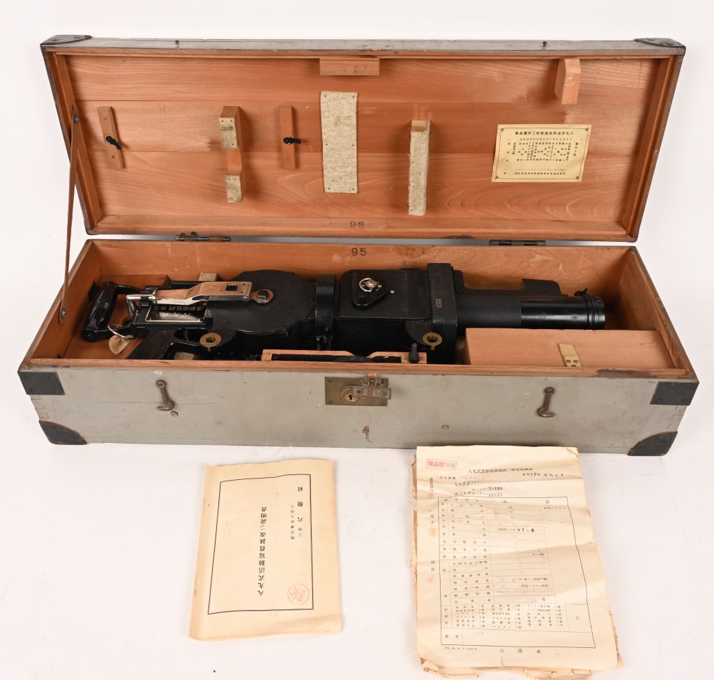 WWII JAPANESE MACHINE GUN AVIATION CAMERA W/ CASE (1 of 20)